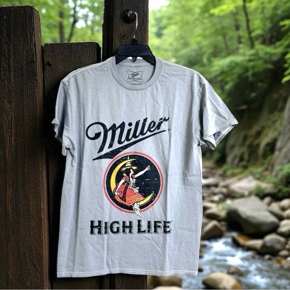 Miller High Life Girl On Moon Men T-Shirt Size M Beer Tee Short Sleeves‎